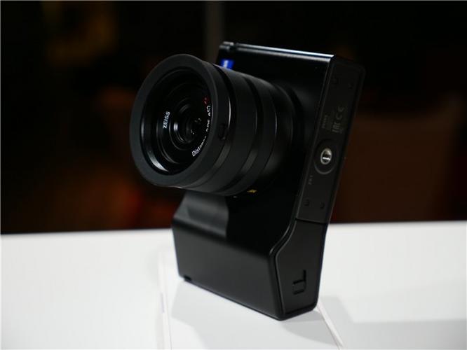 蔡司首款数码相机产品上市 蔡司发布全画幅固定镜头相机zx1